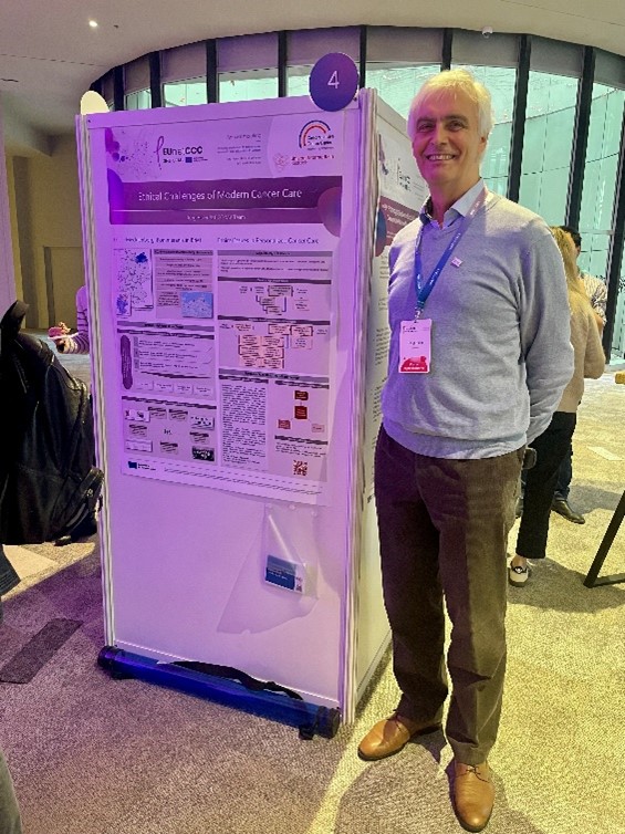 Prof. Haier, Direktor des CCC Standort Rostock, präsentiert sein Poster