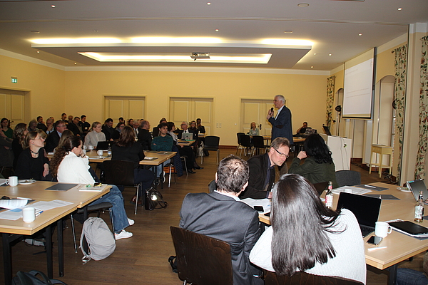 Teilnehmende der Tagung in Ulrichshusen diskutieren die weitere strategische Ausgestaltung des CCC-MV.